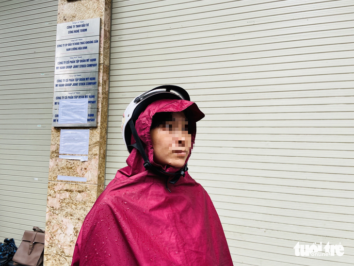 Chị H. (quận Tây Hồ, Hà Nội) cho biết số tiền 350 triệu đồng đầu tư vào Tập đoàn Mỹ Hạnh chị đã dành dụm trong suốt 12 năm đi quét rác, nhặt ve chai - Ảnh: QUANG THẾ